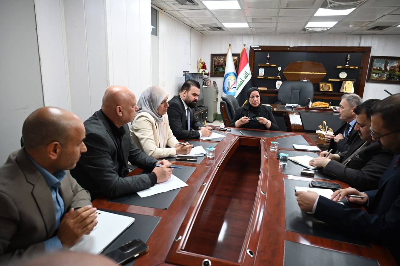 مدير عام دائرة التسجيل العقاري تعقد اجتماعاً لمناقشة مشروع الأرشفة الإلكترونية