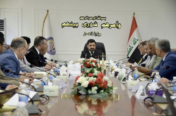 خلال ترؤسه اجتماع اللجنة الوطنية لكتابة التقارير الدولية الخاصة بحقوق الانسان .. وزير العدل د. خالد شواني يوجه دائرة حقوق الانسان بالأسراع بأعداد التقرير الخاص بأتفاقية القضاء على التمييز ضد المرأة.