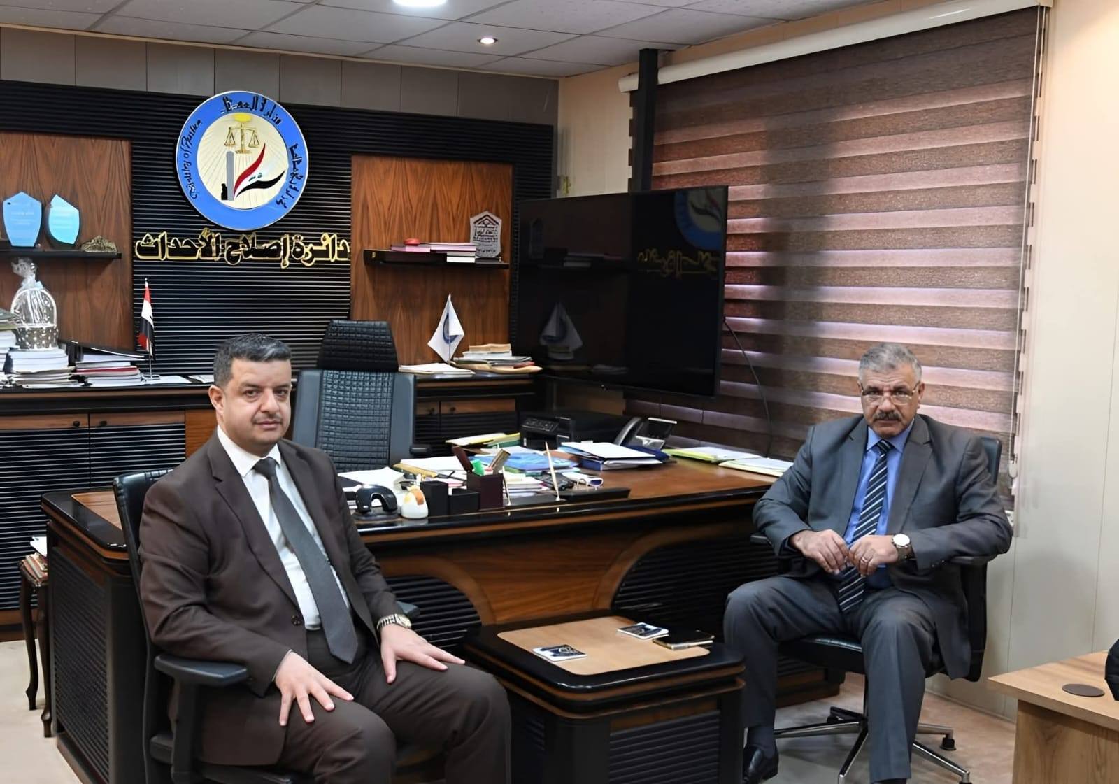 مدير عام دائرة إصلاح الأحداث يعقد اجتماعًا موسعًا لبحث الجوانب القانونية وتطوير الأداء المؤسسي