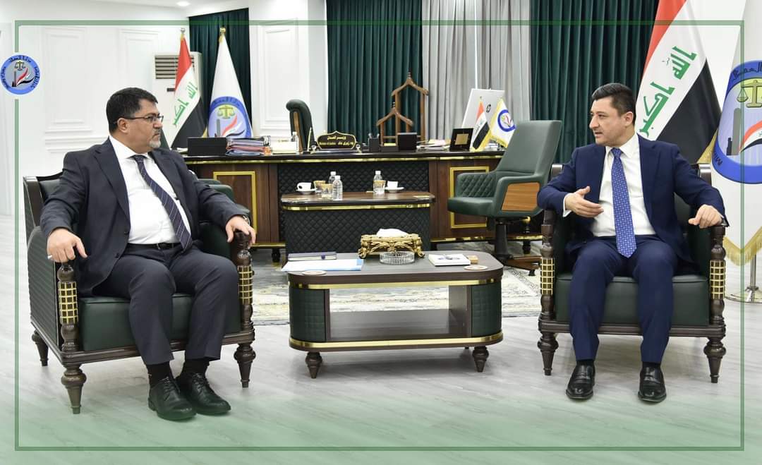 معالي وزير العدل د.خالد شواني يعقد اجتماعا مشتركا مع رئيس الهيئة الوطنية للاستثمار السيد حيدر محمد مكية.