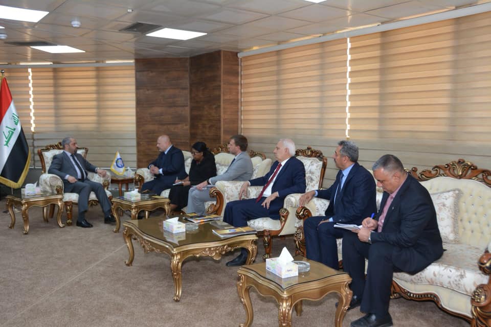 خلال لقائه رئيس فريق التحقيق الدولي الخاص بجرائم داعش الارهابي