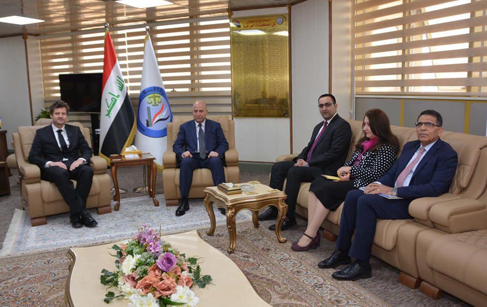 خلال استقباله فريق من منظمة الأمم المتحدة لمكافحة الجريمة المنظمة عبر الحدود الوطنية 