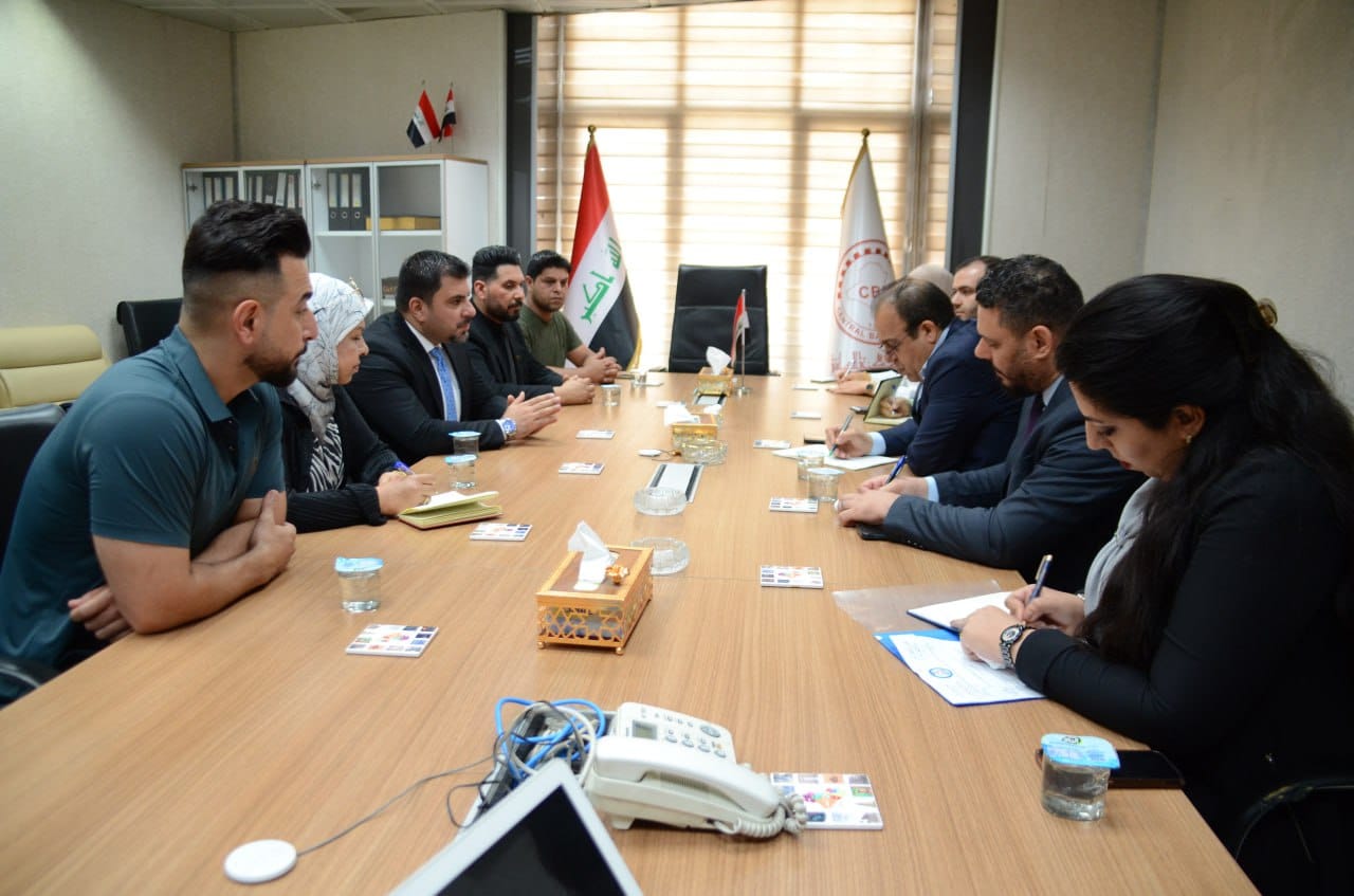 العدل والبنك المركزي يبحثان تطبيق تقنيات متطورة لتسريع عملية الاستقطاع واستلام المدفوعات من دوائر المدينين