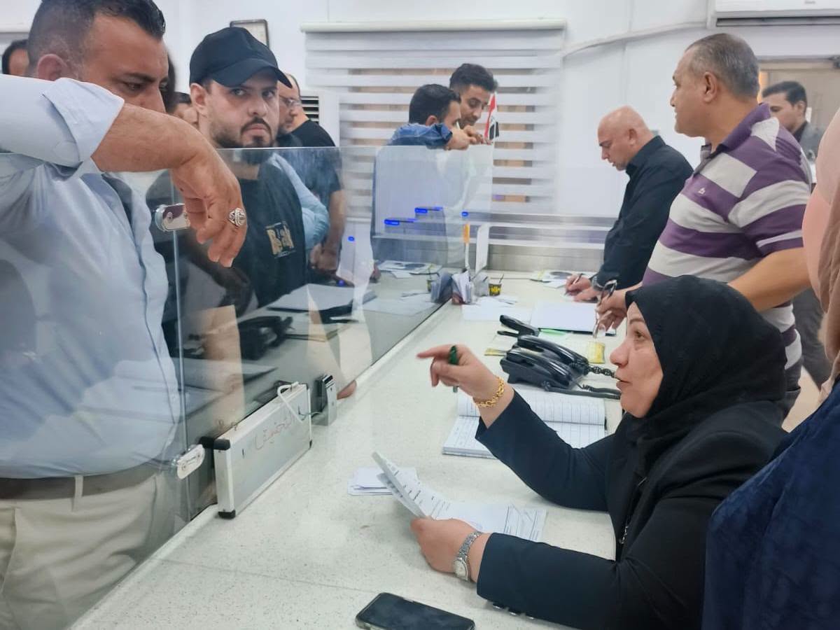 مدير عام دائرة التسجيل العقاري تستقبل المواطنين وتتابع طلباتهم ضمن اللقاءات الاسبوعية