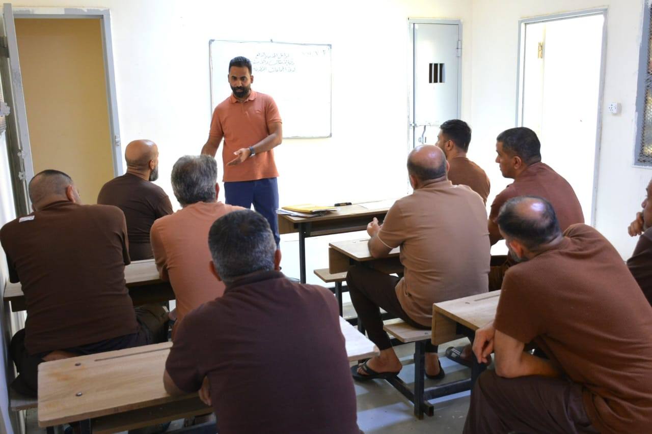 جلسة حوارية لنزلاء سجن العدالة الثانية حول التطرف وآليات الامتثال
