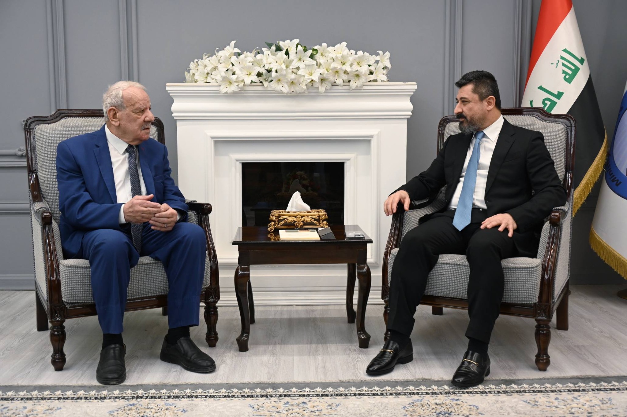 خلال لقائه نخبة من الفنانين العراقيين ... وزير العدل يناقش اقامة برامج فنية في المؤسسات الإصلاحية لتكون جزءًا من التأهيل والإصلاح داخل السجون