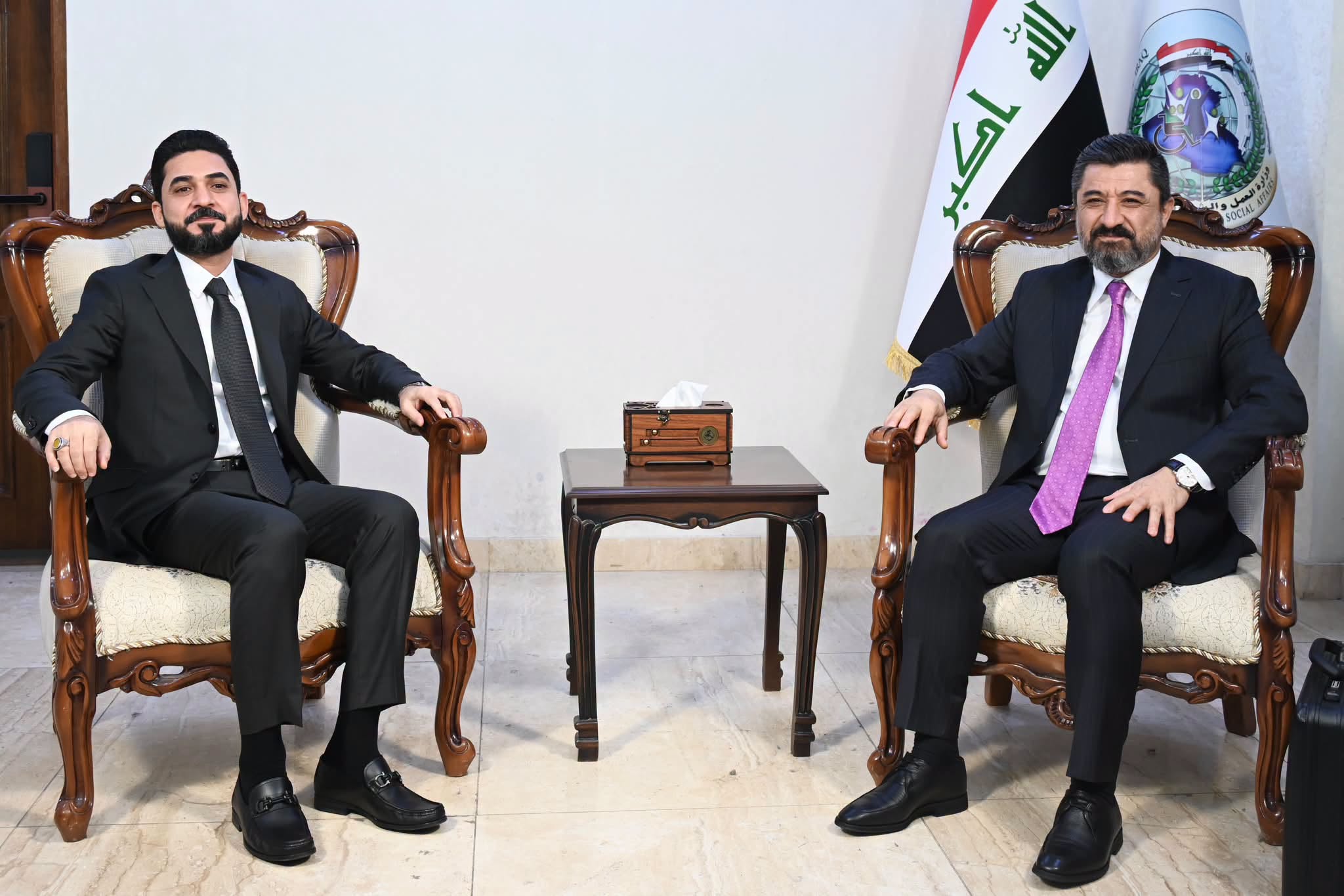 بعد استكمال الكابينة الوزارية والتصويت عليها من قبل مجلس النواب العراقي وزير العمل وكالةً، الدكتور خالد شواني، يسلّم الحقيبة الوزارية إلى وزير العمل والشؤون الاجتماعية