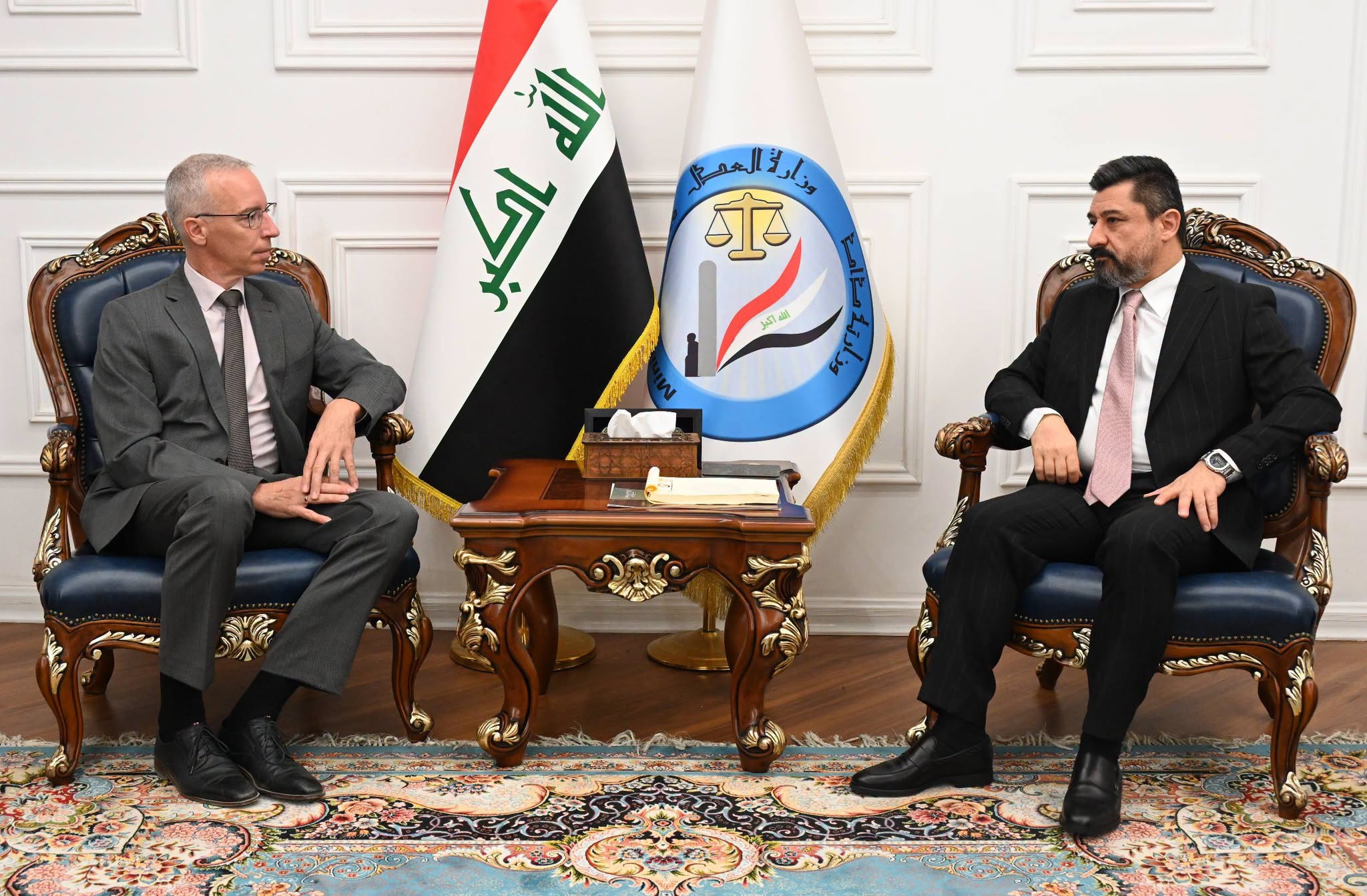 وزير العدل يبحث مع السفير الألماني تعزيز التعاون العدلي والقانوني ومناقشة ملف السجناء المنقولين من سوريا