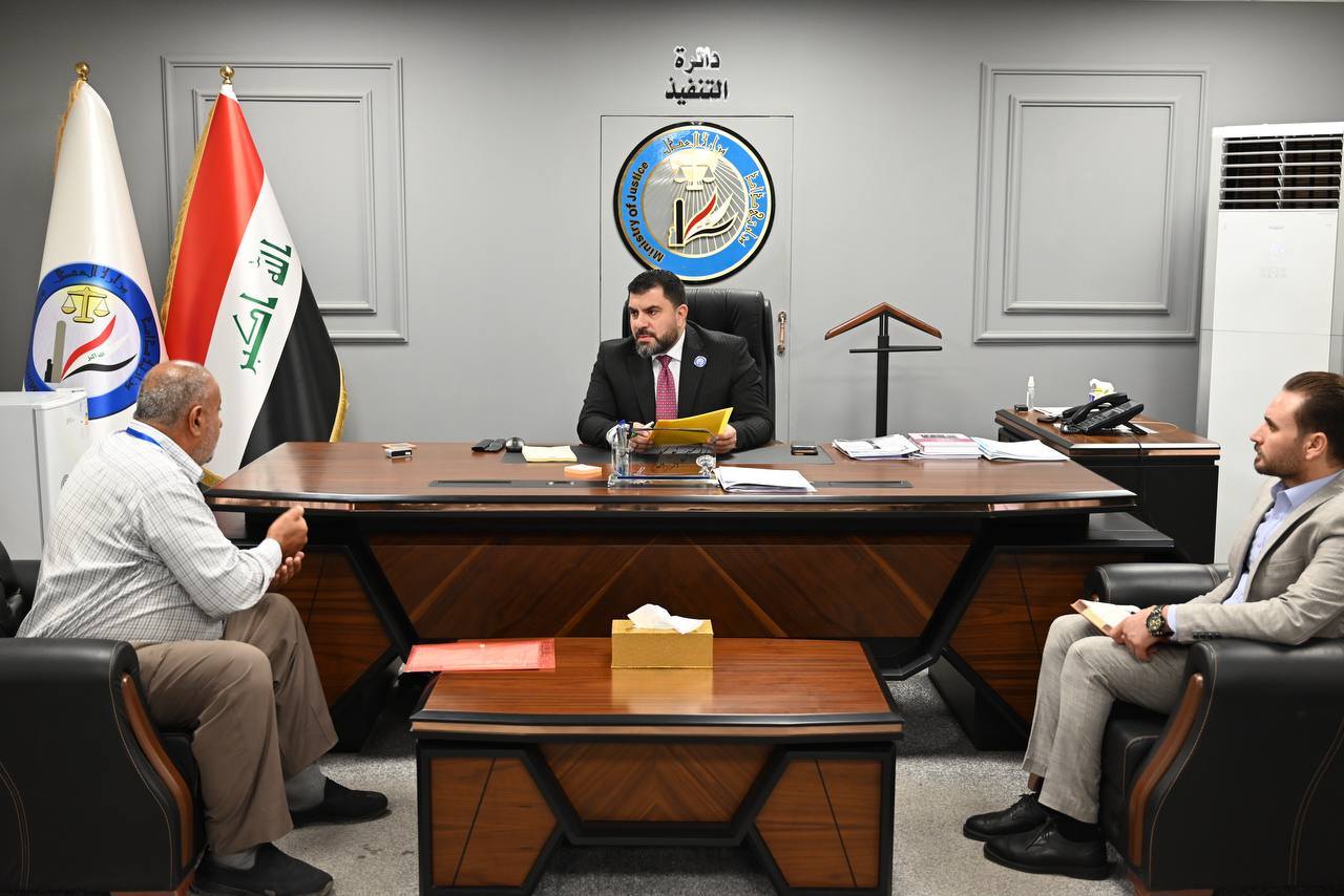 مدير عام دائرة التنفيذ يلتقي عددا من المواطنين ضمن البرنامج الأسبوعي للاستماع إلى طلباتهم
