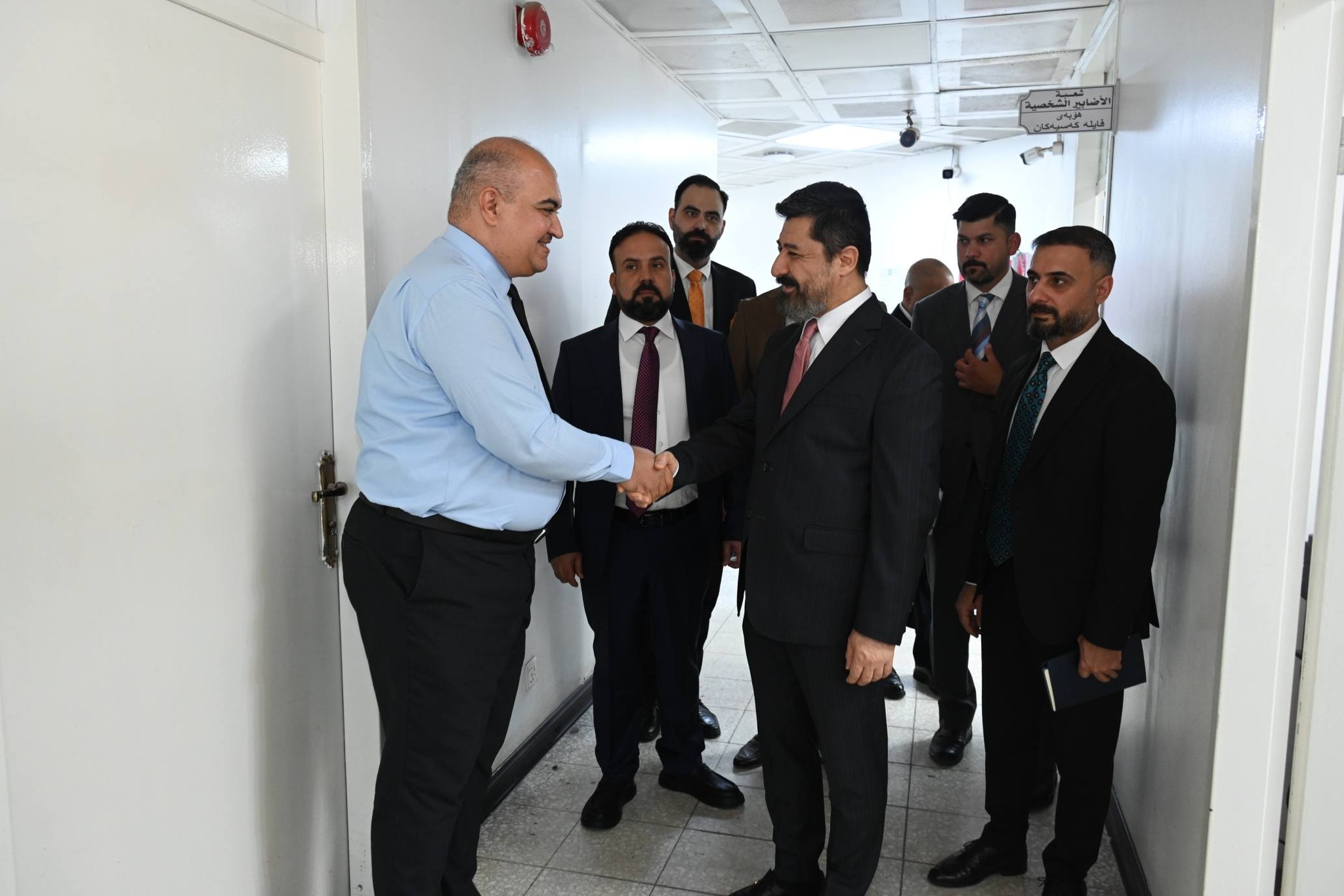 وزير العدل يهنئ موظفي الوزارة بمناسبة عيد الأضحى ويشيد بالجهود التي يبذلها منتسبوها في إنجاز المهام الموكلة إليهم