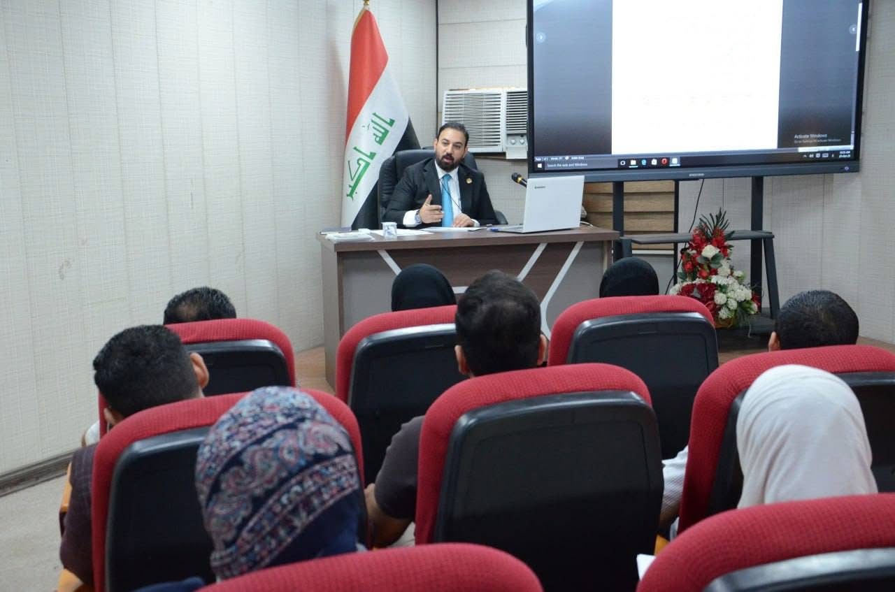 باشراف وكيل وزارة العدل الاقدم... ‏الفريق الوزاري ينظم ورشة عمل عن استراتيجية الأمن الوطني العراقي ( العراق أولا) لموظفي الوزارة ‏