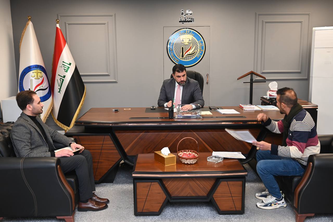 ضمن سياسة التواصل والانفتاح المؤسسي… مدير عام دائرة التنفيذ يستقبل المواطنين لمتابعة طلباتهم وملاحظاتهم