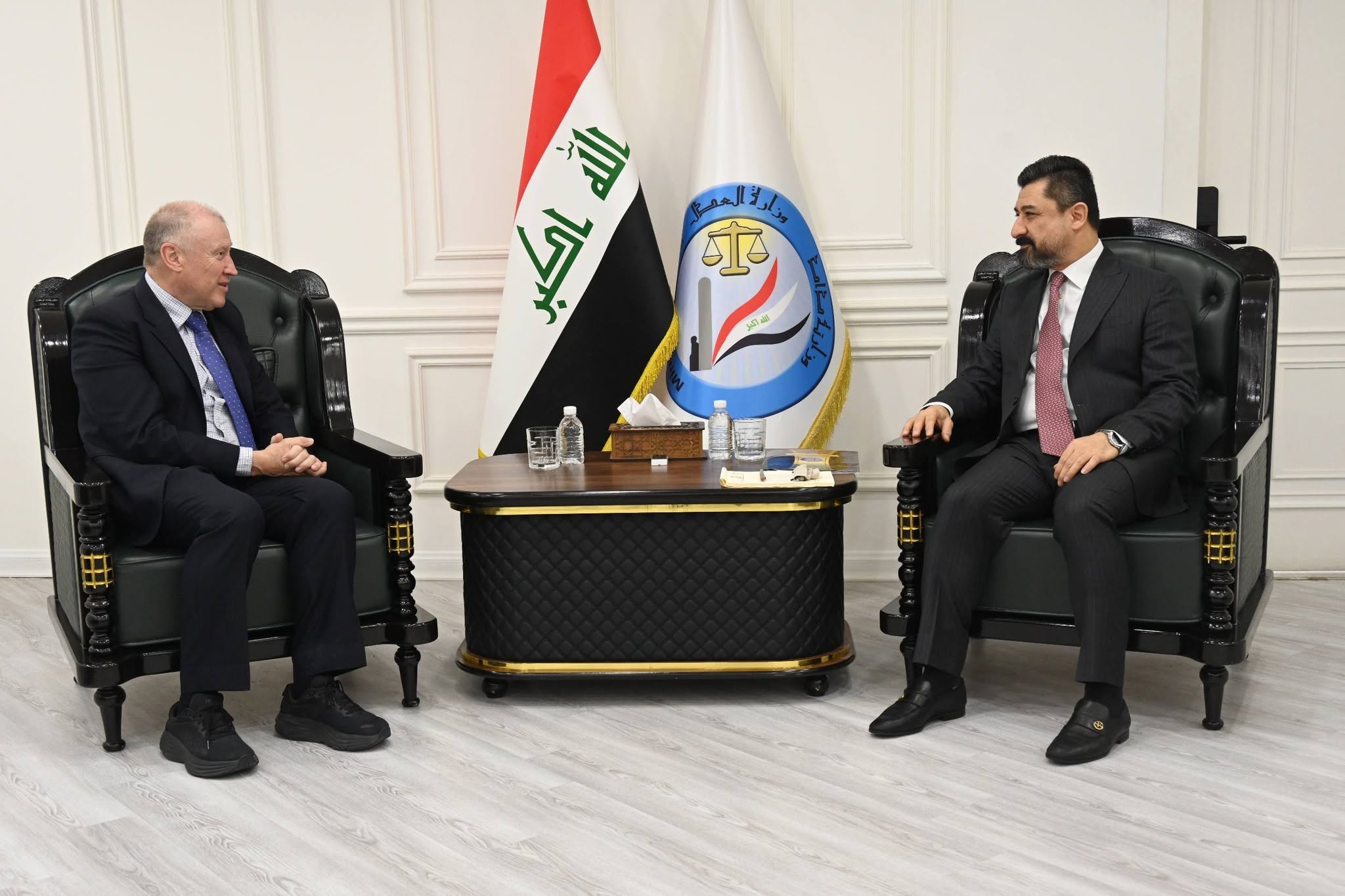 وزير العدل يستقبل السفير الأسترالي ويبحث معه توقيع مذكرة تفاهم لنقل المحكومين وتبادل الخبرات العدلية والقانونية بين العراق وأستراليا