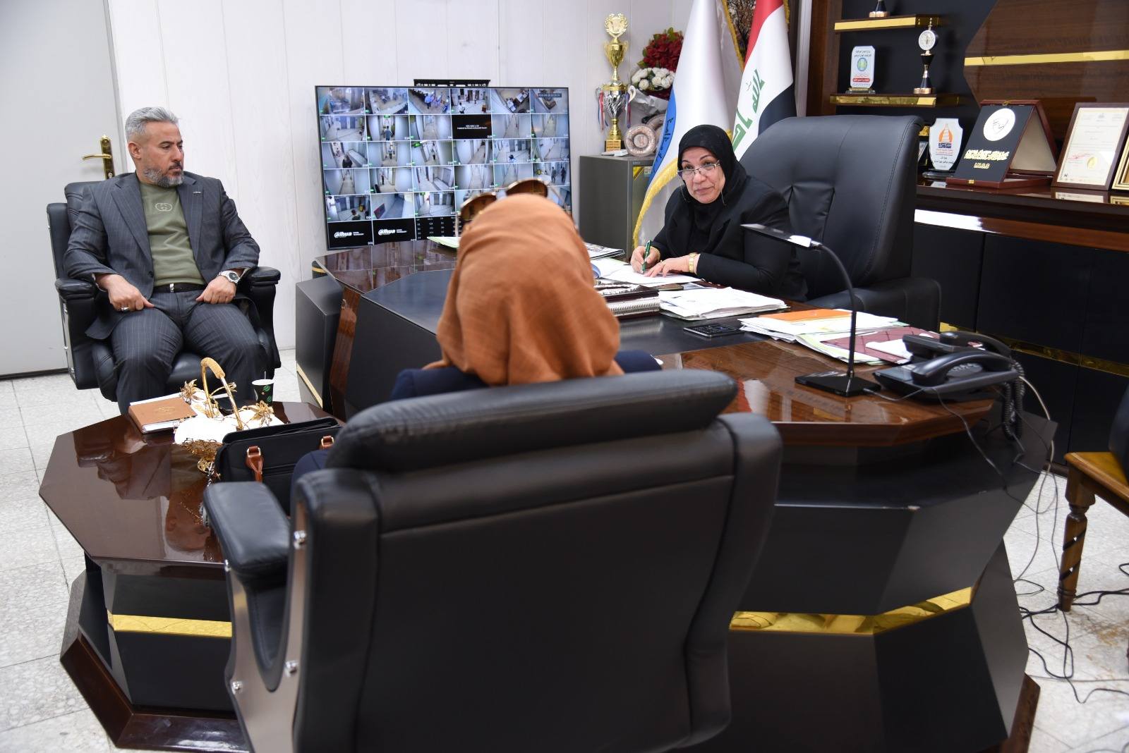 ضمن سياسة الوزارة نحو التحول الرقمي في الدوائر العدلية.. مدير عام التسجيل العقاري تؤكد أهمية مواكبة التحول الرقمي بما يسهم في تطوير الأداء وتبسيط الإجراءات